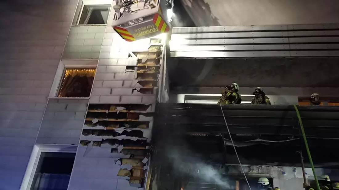 FW-EN: Intensiver Start ins neue Jahr - Balkonbrand mit Großeinsatz in der Berliner Straße - Bild: presseportal.de