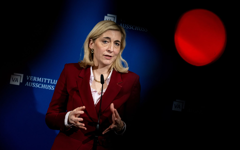 Gesundheitsministerin Nina Warken (CDU) steht ein arbeitsreiches Jahr bevor: Sie hat umfassende Reformen für die Finanzierung des Gesundheitssystems angekündigt, um die Kosten in den Griff zu bekommen. (Archivbild) - Foto: Fabian Sommer/dpa