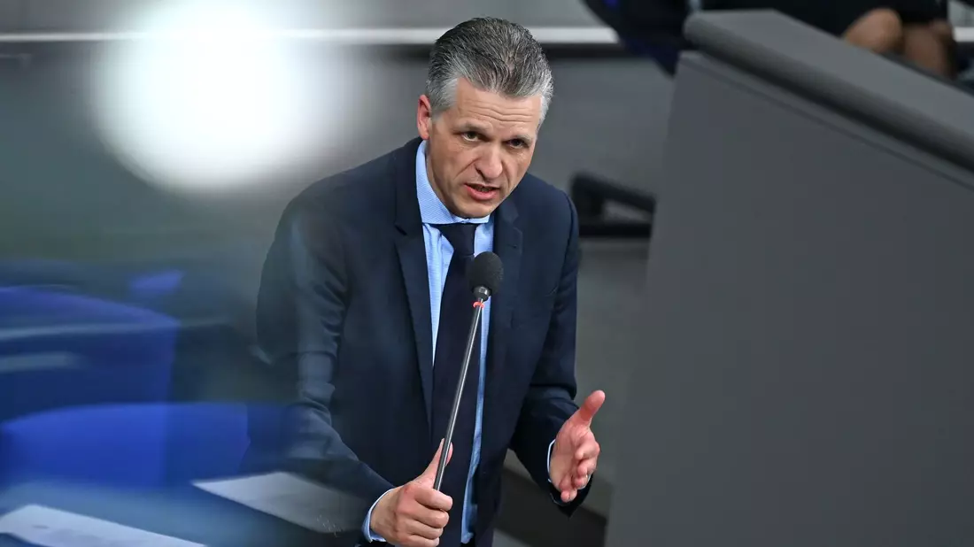 Werden die Krankenkassen künftig noch alle Leistungen übernehmen, die sie aktuell übernehmen? Kanzleramtschef Thorsten Frei (CDU) geht nicht davon aus. (Archivbild) - Bild: Elisa Schu/dpa