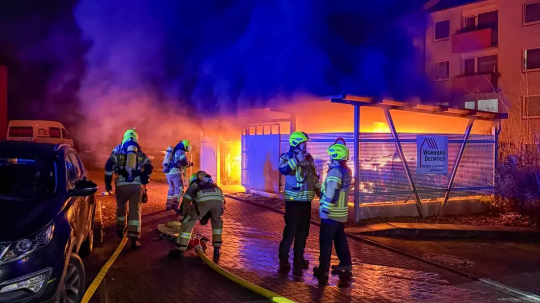 FW-DT: Einsatzreicher Jahreswechsel für die Feuerwehr Detmold - Bild: presseportal.de