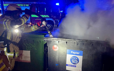 FW Lehrte: Containerbrände zum Jahreswechsel - Foto: presseportal.de