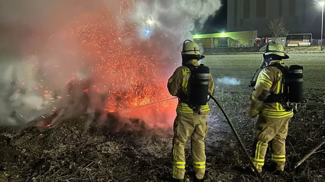 FW Weinheim: Zwei Brandeinsätze am Dienstagabend. Feuerwehr Weinheim schnell zur Stelle - Bild: presseportal.de