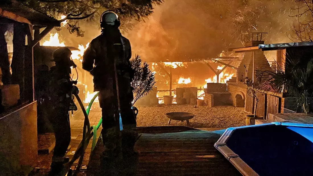 FW-NE: Silvester 2025: Bilanz der Feuerwehr zum Jahreswechsel 2025/2026 | 24 Einsätze in 24 Stunden - Bild: presseportal.de