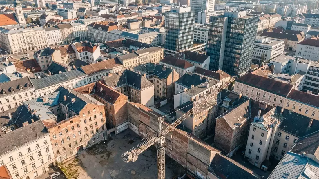 Linzer Immobilienmarkt startet 2026 mit historischer Neubau-Lücke - Bild: über boerse-global.de