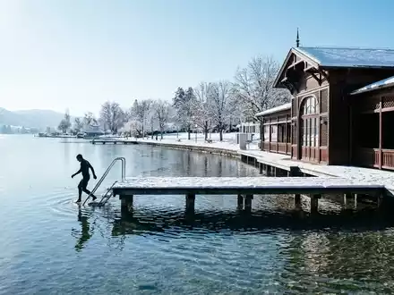 Velden startet mit Neujahrsschwimmen ins Sportjahr 2026 - Foto: über boerse-global.de