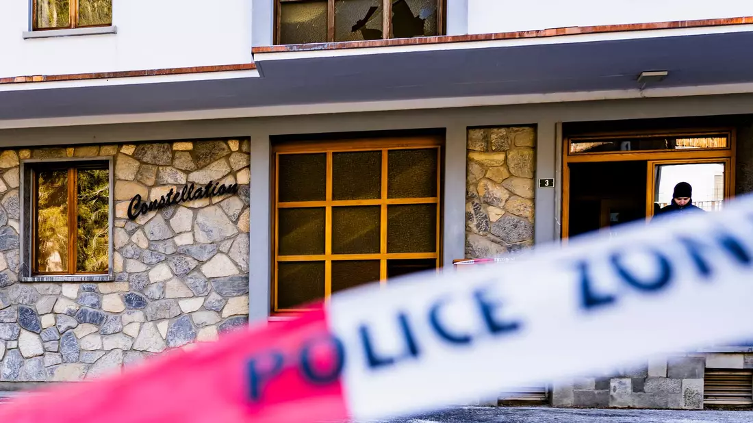 Die Polizei sperrte den Unglücksort weiträumig ab.  - Bild: Jean-Christophe Bott/KEYSTONE/dpa
