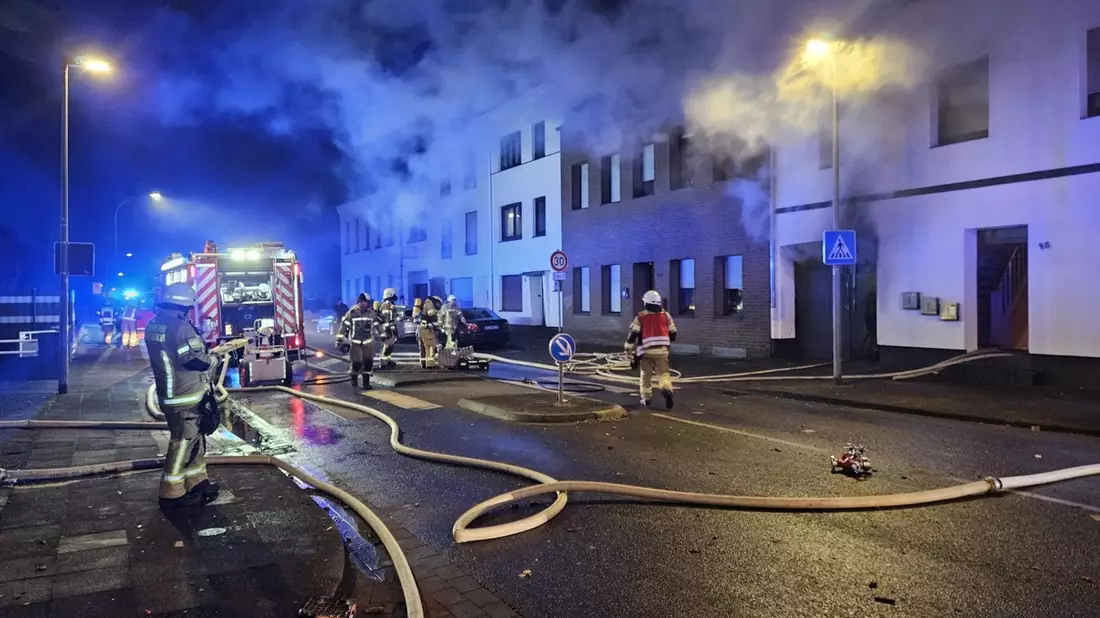 Feuerwehr Goch: Drei Feuerwehreinsätze in der Silvesternacht in Goch und Pfalzdorf - Bild: presseportal.de