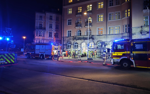 FW Dresden: Rauchentwicklung in einem Pflegeheim - automatische Brandmeldeanlage alarmiert die Feuerwehr - Foto: presseportal.de