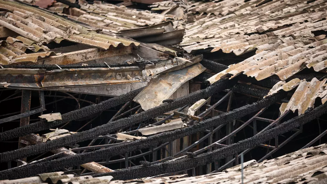 Erst im vergangenen Jahr erschütterte ein Feuer das kleine Land Nordmazedonien. (Archivbild) - Bild: Armin Durgut/AP/dpa