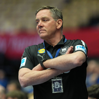 Bundestrainer Alfred Gislason sieht der EM mit großer Vorfreude entgegen. (Archivbild) - Foto: Sören Stache/dpa