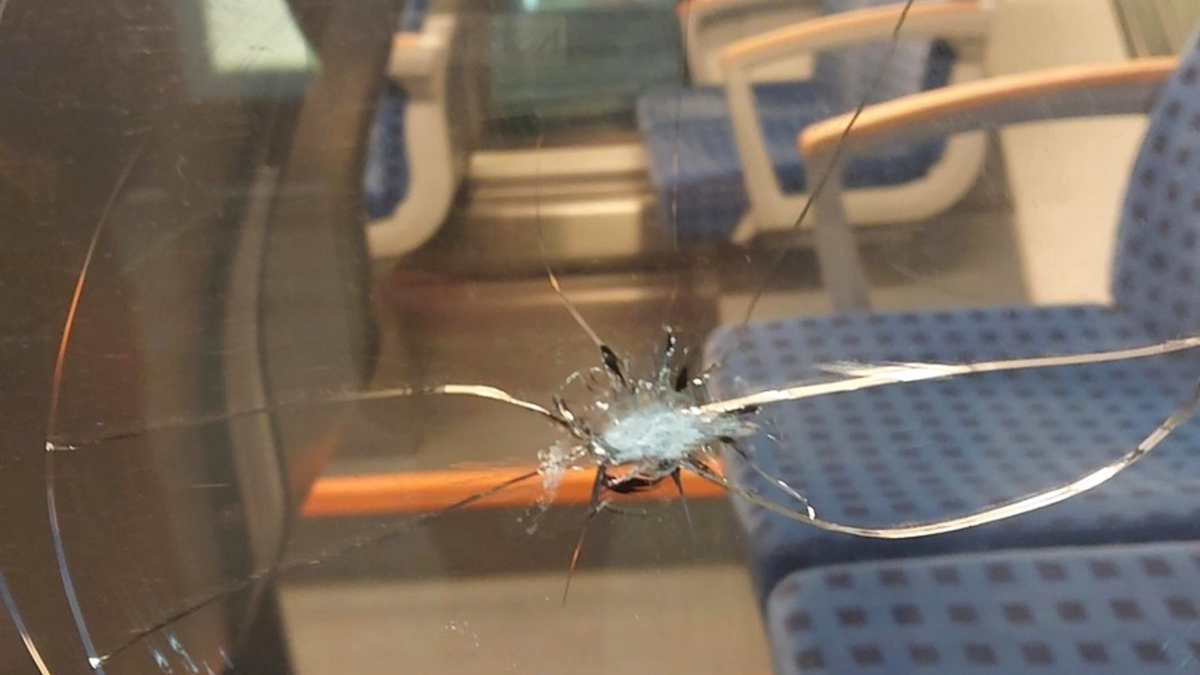 BPOL-HST: Zeugenaufruf - Regionalzug beschossen - Foto: presseportal.de