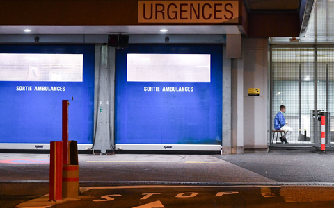 Per Hubschrauber wurden mehrere Verletzte in das Universitätsklinikum nach Lausanne (Schweiz) geflogen. - Foto: Lian Yi/XinHua/dpa