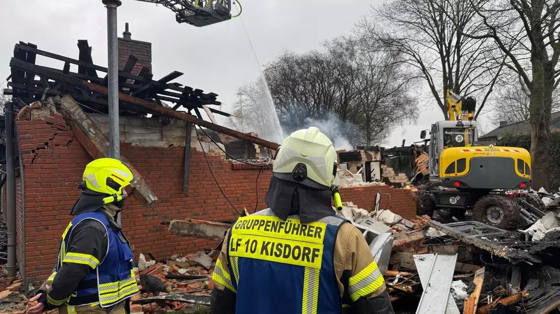 FW-SE: Vollbrand eines Vereinsheimes in Henstedt-Ulzburg - Bild: presseportal.de