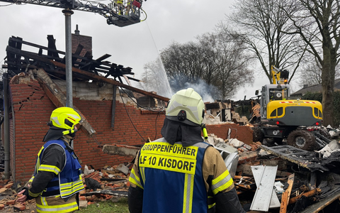 FW-SE: Vollbrand eines Vereinsheimes in Henstedt-Ulzburg - Foto: presseportal.de