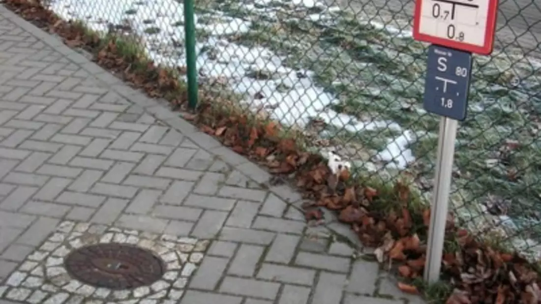 FW Weinheim: Hydranten im Winter freihalten und enteisen - wichtiger Beitrag zum Brandschutz - Bild: presseportal.de