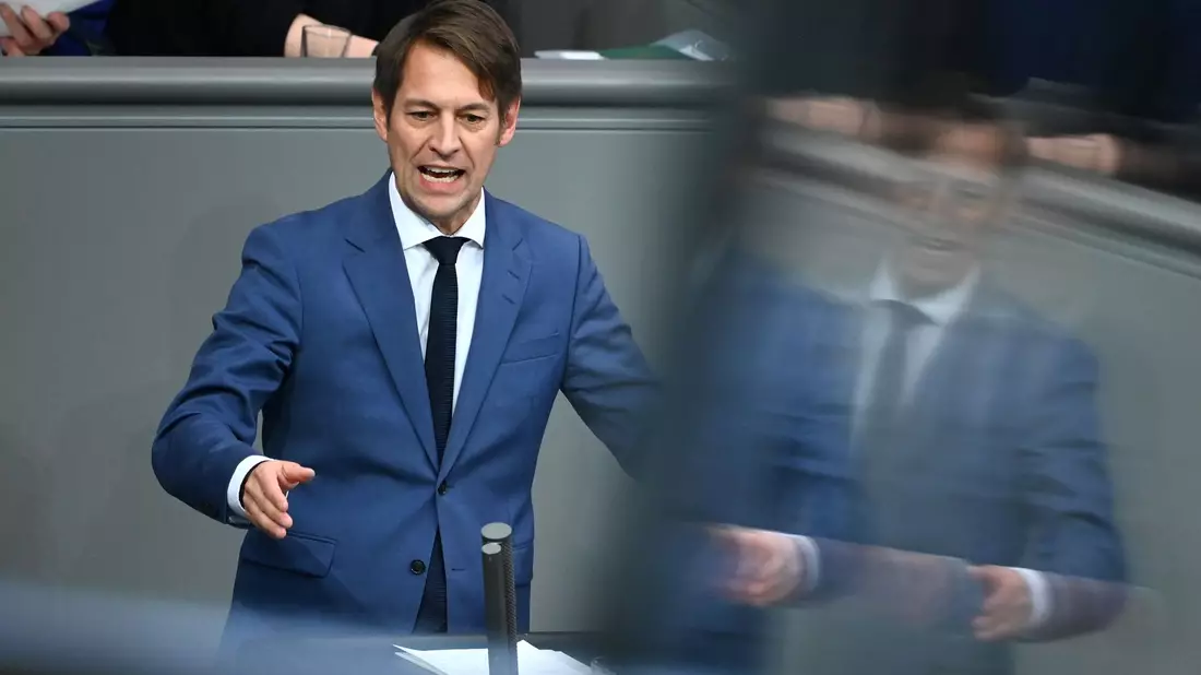 AfD-Politiker Frömming: Social-Media-Verbot für Jugendliche nutzt anderen Parteien. (Archivbild) - Bild: Elisa Schu/dpa