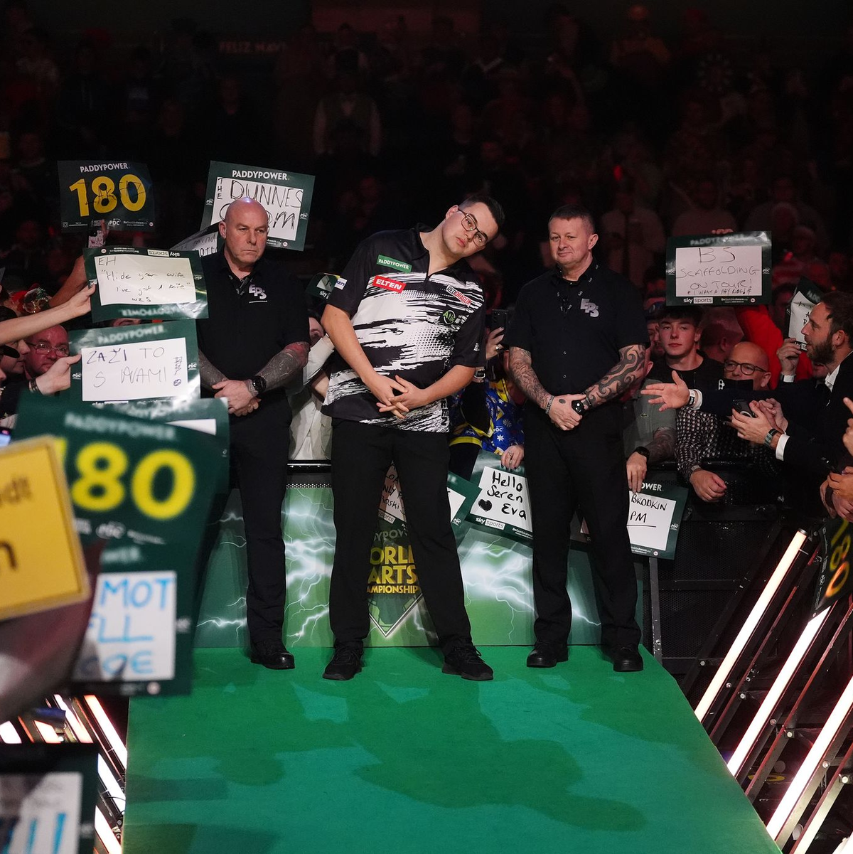 Titelverteidiger Littler ist im Finale der Favorit. - Foto: Adam Davy/PA Wire/dpa