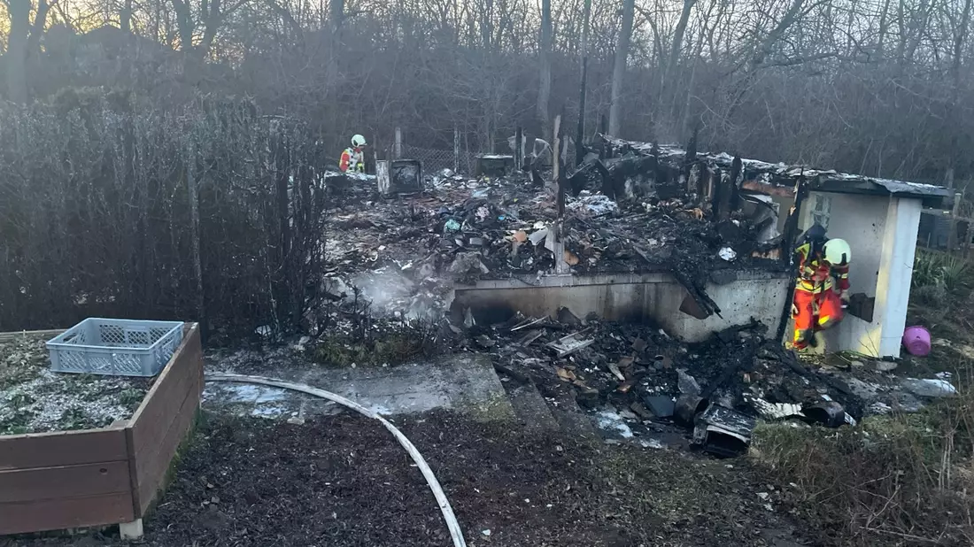 LPI-EF: Gartenhaus in Vollbrand - Bild: presseportal.de