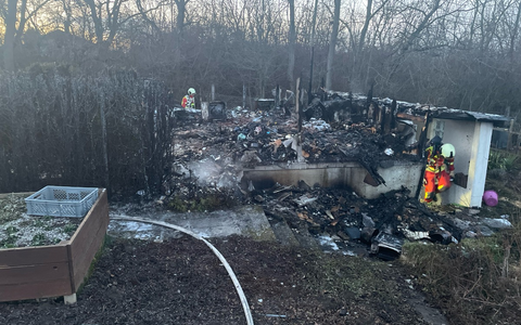 LPI-EF: Gartenhaus in Vollbrand - Foto: presseportal.de