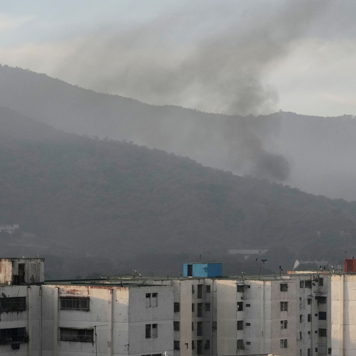 Bei den Angriffen wurden nach venezolanischen Angaben mehrere Menschen getötet. - Foto: Matias Delacroix/AP/dpa
