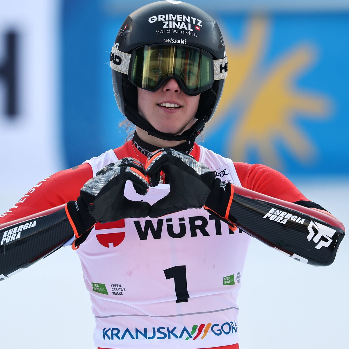Camille Rast widmet ihren Sieg den Opfern der Feuerkatastrophe von Crans-Montana. - Foto: Marco Trovati/AP/dpa