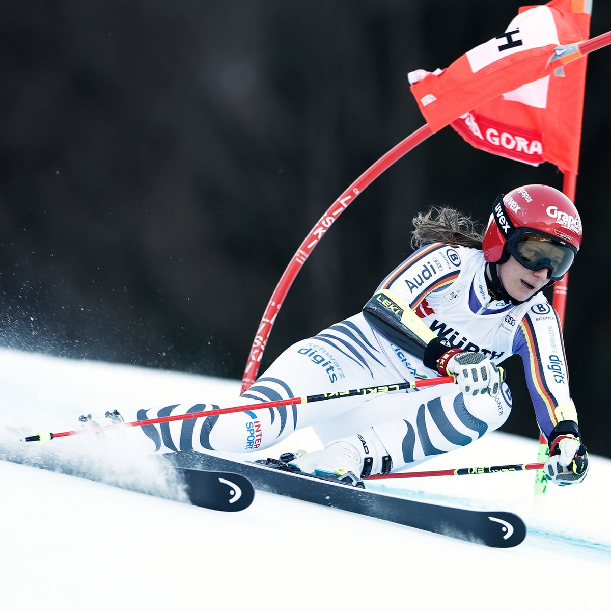 Lena Dürr schafft es in Kranjska Gora im Riesenslalom nicht in die Top 15. - Foto: Gabriele Facciotti/AP/dpa