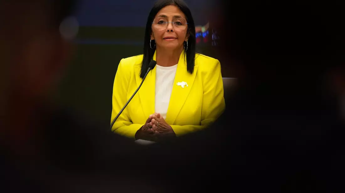 Vizepräsidentin Rodríguez gibt sich bislang unbeugsam. - Bild: Ariana Cubillos/AP/dpa