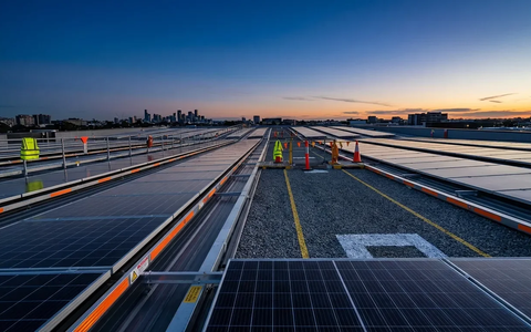 Solarpflicht in NRW: Brandschutz wird zur größten Hürde für Gewerbedächer - Foto: über boerse-global.de