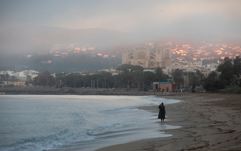 Wie wärs mal mit Urlaub an einem ruhigen, ereignislosen Ort? (Symbolbild) - Foto: Clara Margais/dpa