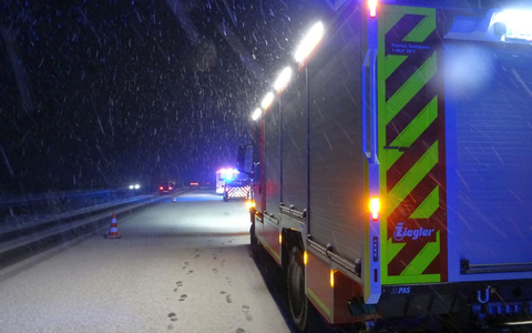 FW Sonsbeck: Absicherung einer Einsatzstelle auf der A57 - Foto: presseportal.de