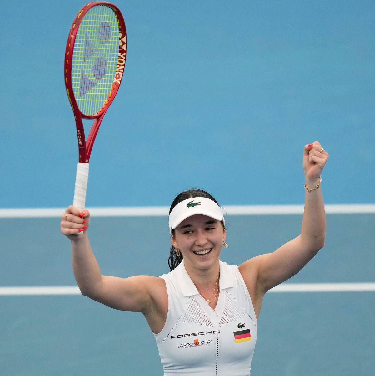 Auch Eva Lys darf jubeln - Foto: Rick Rycroft/AP/dpa