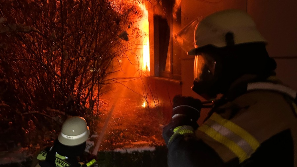 FW-HAAN: Grundschule Bollenberg: Brand zerstört Teile des Verwaltungsbereichs - Foto: presseportal.de