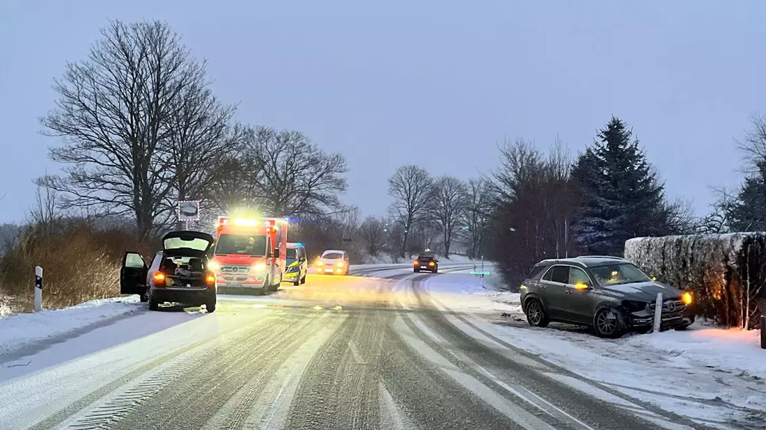 POL-GM: Fünf Verletzte bei Verkehrsunfällen auf winterglatten Straßen - Bild: presseportal.de