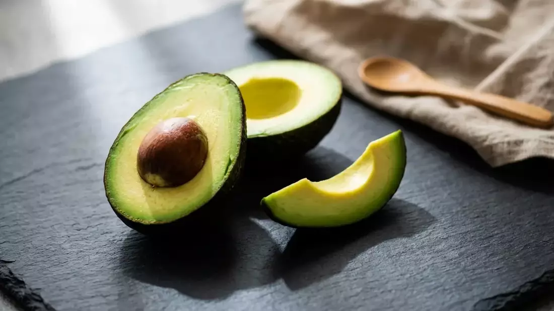 Avocado dominiert Ernährungstrends als natürliche Kalorienbremse - Bild: über boerse-global.de
