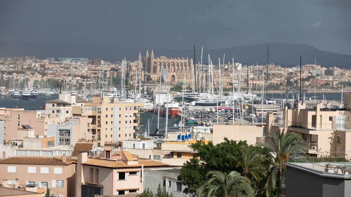 Die Prügelattacke ereignete sich in der Hauptstadt der Urlaubsinsel. (Archivfoto) - Foto: Clara Margais/dpa
