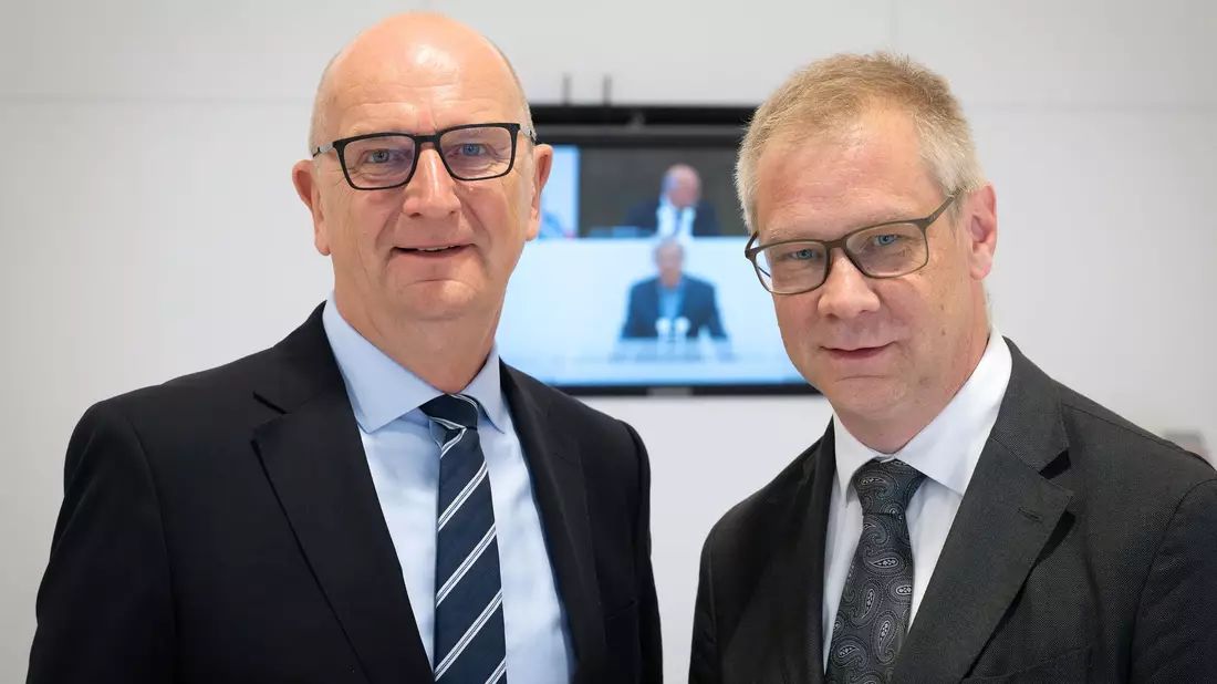 Brandenburgs Ministerpräsident Dietmar Woidke (SPD) äußert sich zum mutmaßlichen Brandanschlag auf das Grundstück des Antisemitismusbeauftragten Andreas Büttner (Archivbild). - Bild: Soeren Stache/dpa