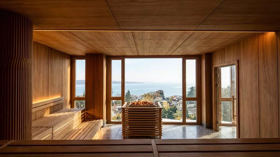 Buchinger Wilhelmi mit Panoramasauna Bellevue: / Therapeutische Regeneration mit Blick auf den Bodensee / mit Experten für Thermotherapie Dr. Siegfried Bäumler und Sauna-Weltmeister Maik Brandenburg - Bild: presseportal.de