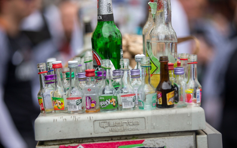 Die Preise für Wein, Spirituosen oder Bier liegen in Deutschland 14 Prozent unter dem Durchschnittswert der Europäischen Union. (Symbolbild) - Foto: Thomas Banneyer/dpa