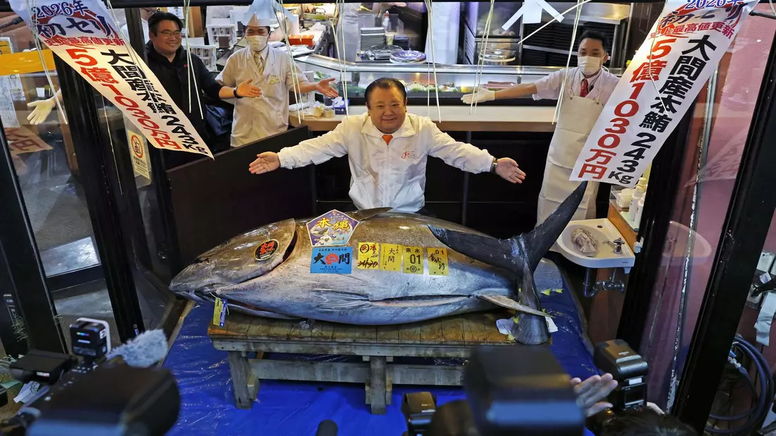 Für den Betreiber einer Sushi-Restaurantkette ist der gezahlte Rekordpreis eine geschickte PR-Aktion. - Bild: -/kyodo/dpa