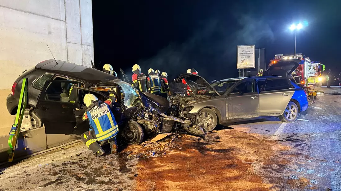 FW Allensbach: H2 Verkehrsunfall Person eingeklemmt - Bild: presseportal.de