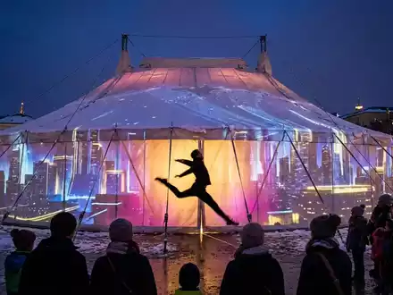 Cirque Éloize beendet Salzburger Winterfest mit spektakulärem Finale - Foto: über boerse-global.de
