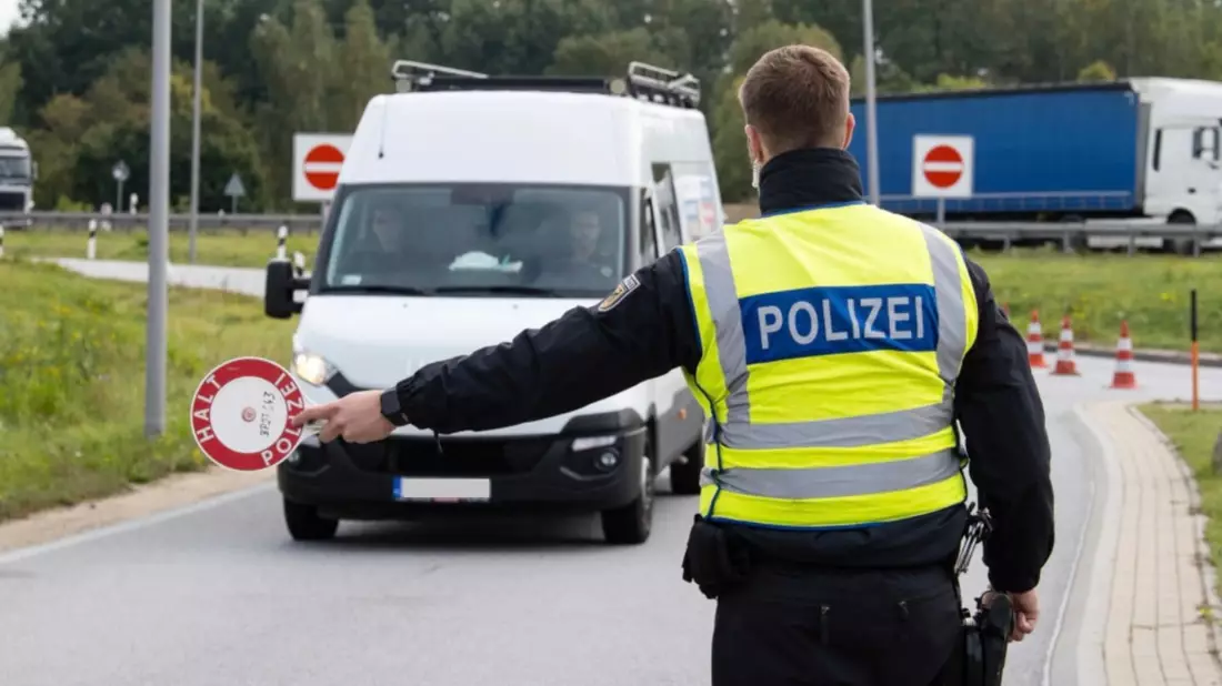 BPOLI LUD: Vielfältige Bilanz am Wochenende: 17 Personen aus 10 Nationen an der Grenze gestoppt - Bild: presseportal.de
