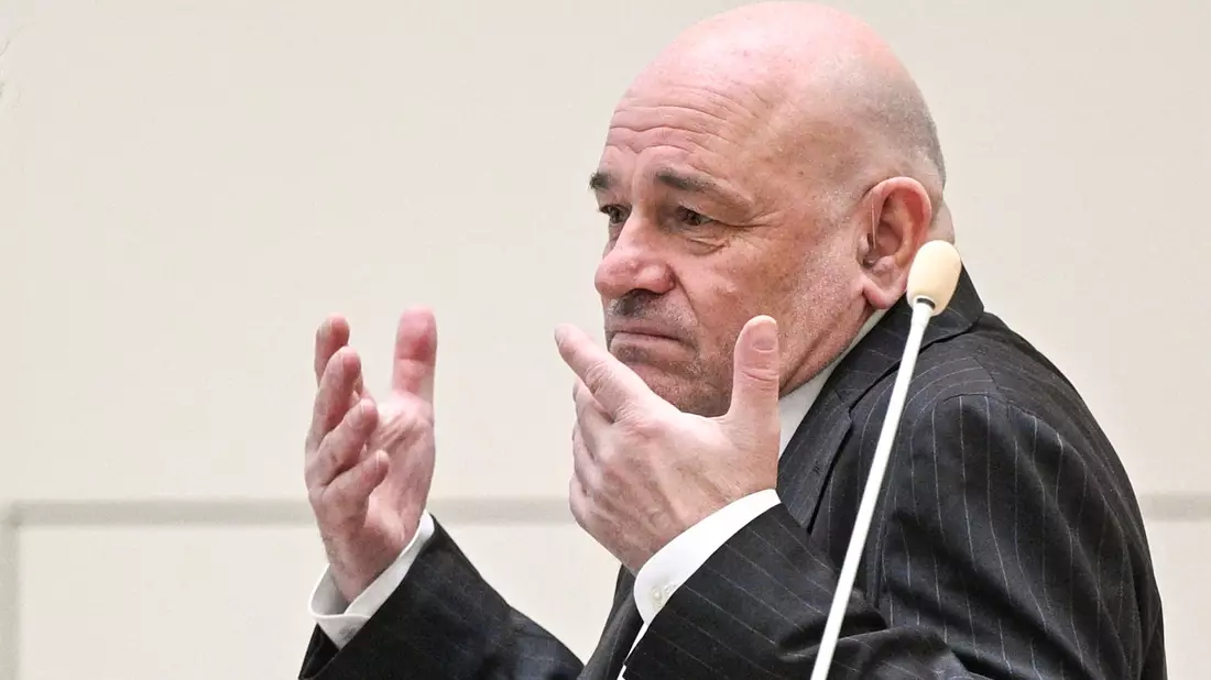 Brandenburgs BSW-Finanzminister und Vize-Ministerpräsident Robert Crumbach ist aus der Partei ausgetreten (Archivbild). - Bild: Jens Kalaene/dpa