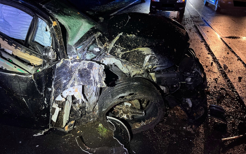 POL-MI: BMW kollidiert mit Baum - Foto: presseportal.de