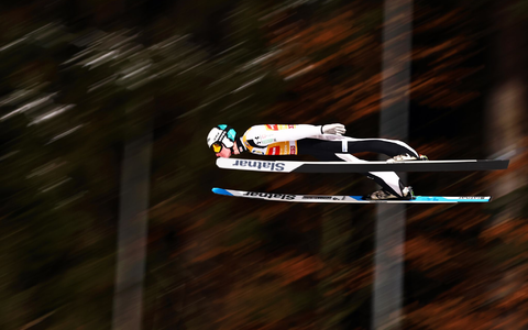 Bei Felix Hoffmann zwickt das Knie. - Foto: Daniel Karmann/dpa