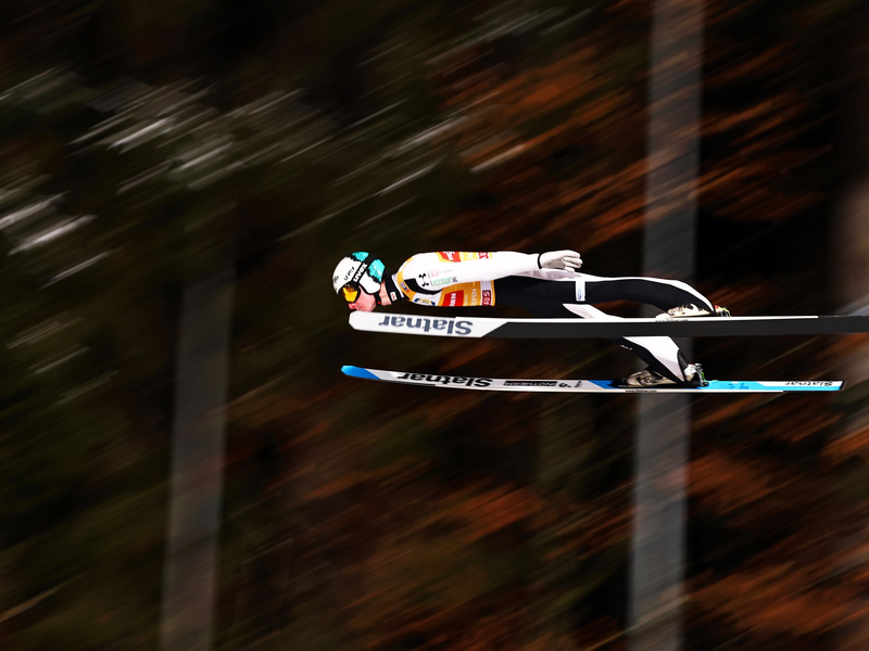 Bei Felix Hoffmann zwickt das Knie. - Foto: Daniel Karmann/dpa