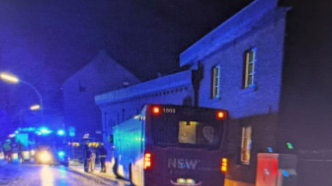 POL-MG: Bus rutscht in Hauswand - Bild: presseportal.de