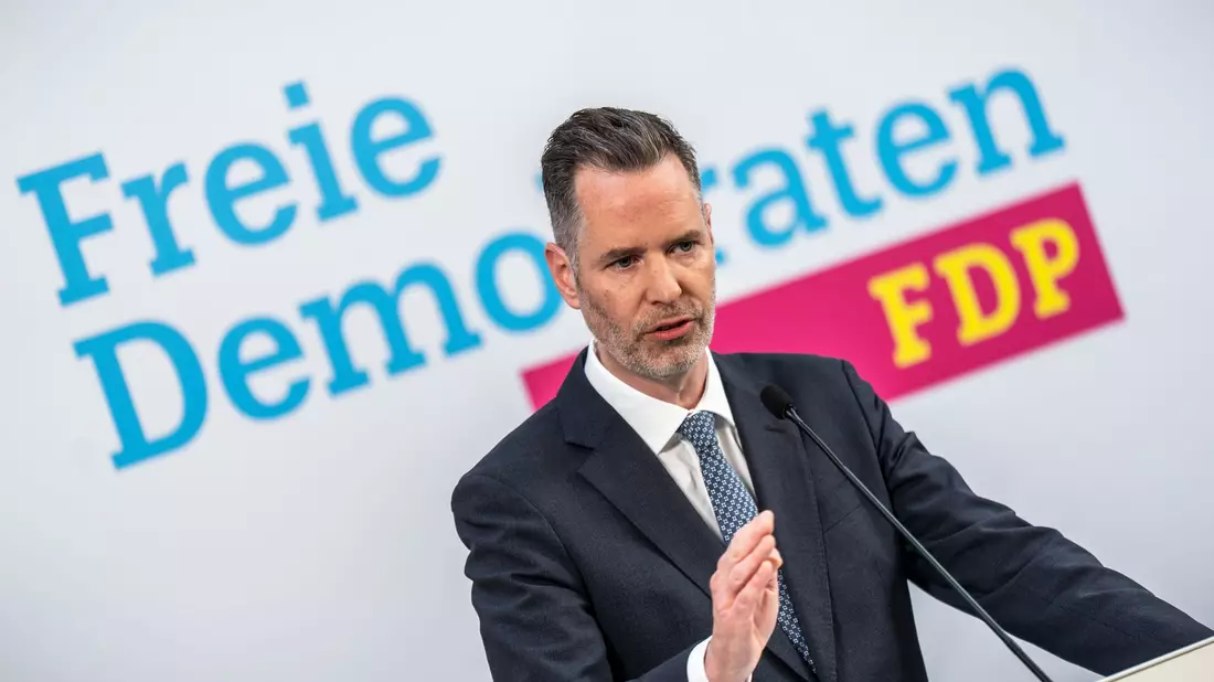 Muss seiner Partei beim Dreikönigstreffen Mut machen: FDP-Chef Dürr. (Archivfoto) - Bild: Michael Kappeler/dpa