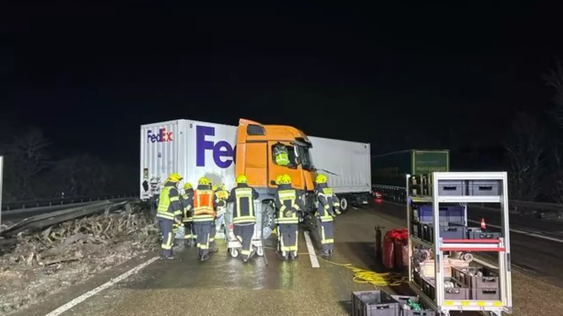 POL-WI: Verkehrsunfallflucht mit Personenschaden, querstehender Sattelzug, Gemarkung Brechen, A 3, km 114,400, Frankfurt-Köln, Dienstag, 06.01.2026, 02:06 Uhr - Bild: presseportal.de