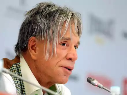 Rourke wurde in den 1980er-Jahren mit dem Erotikdrama «9 1/2 Wochen» bekannt. (Archivbild) - Foto: Maxim Shipenkov/EPA/dpa